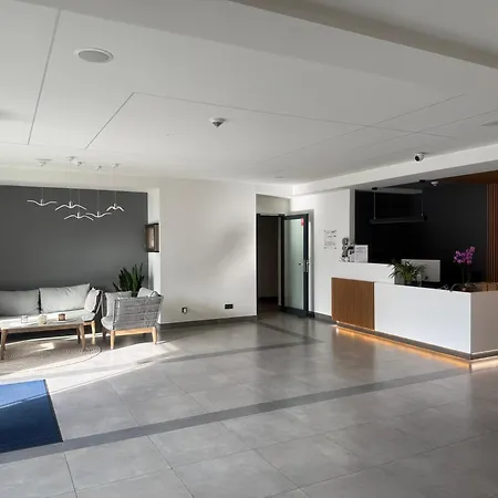 115 Z Ogrodkiem Przy Plazy アパート ニエホジェ