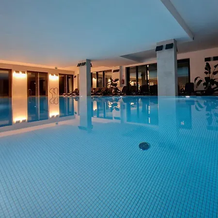 115 Z Ogrodkiem Przy Plazy アパート ニエホジェ