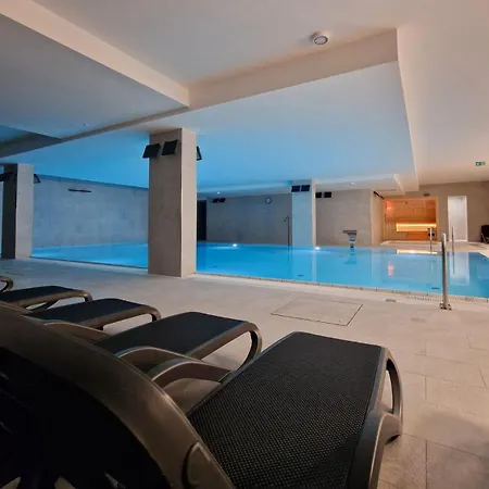 アパート 115 Z Ogrodkiem Przy Plazy ニエホジェ