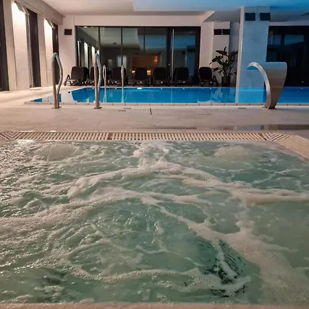 アパート 115 Z Ogrodkiem Przy Plazy ニエホジェ