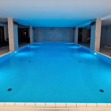 115 Z Ogrodkiem Przy Plazy アパート ニエホジェ